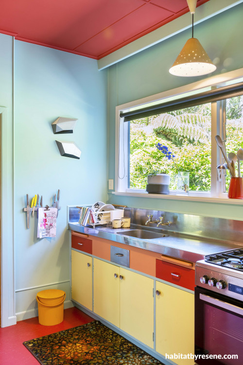 Fun and colourful kitchen 