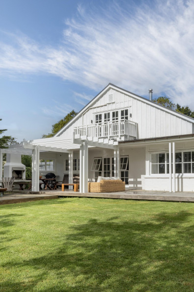 Hamptons meets the countryside: A winning combination for this converted barn house