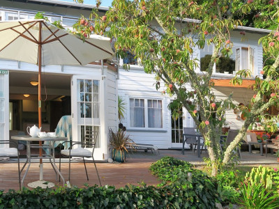 A 1930s Californian bungalow in Nelson bursts at the seams with colour and character A 1930s Californian bungalow in Nelson bursts at the seams with colour and character