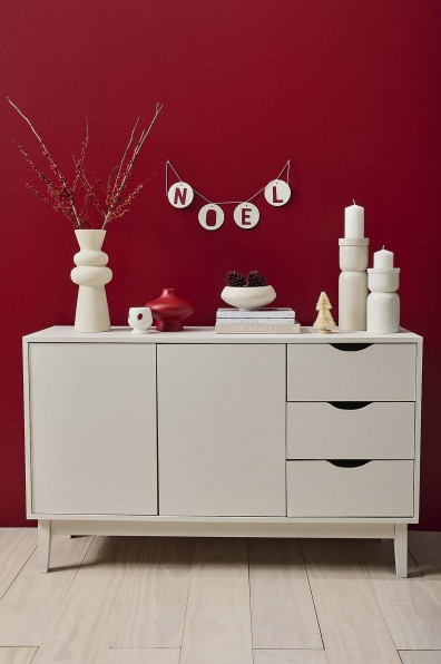 Classic Christmas with a local twist: green, red and cream Christmas decorating ideas Classic Christmas with a local twist: green, red and cream Christmas decorating ideas