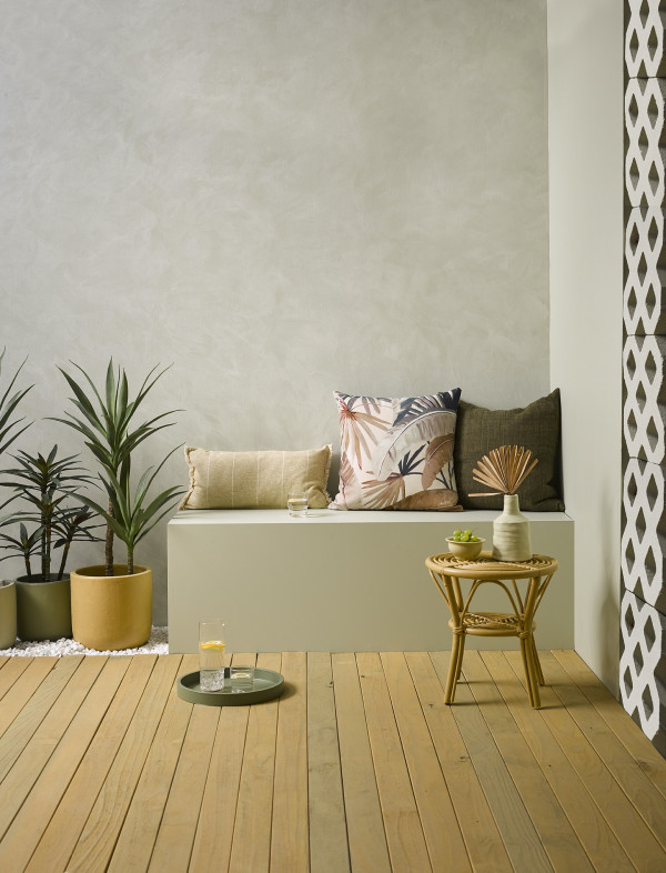 Vanessa Nouwens OutdoorPatio Resene Aspiring Moonmist Uluru Flax Siam Teak photo Wendy Fenwick v2