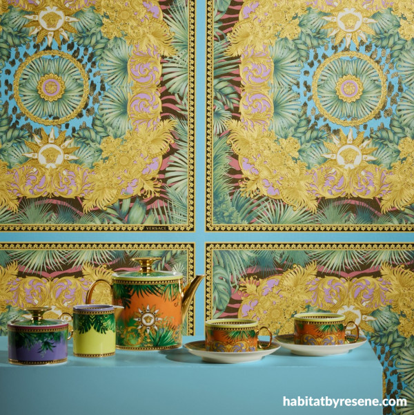 inrticate versace baroque wallpaper, combined with