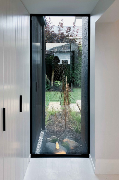 Elegance in monochrome: The timeless beauty of the ‘mullet’ home Elegance in monochrome: The timeless beauty of the ‘mullet’ home