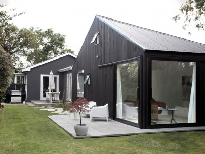 Elegance in monochrome: The timeless beauty of the ‘mullet’ home