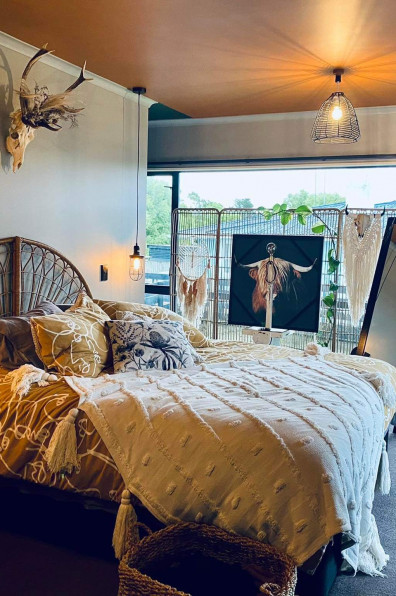 This Horowhenua mum painted her entire home green – and the result is epic! This Horowhenua mum painted her entire home green – and the result is epic!