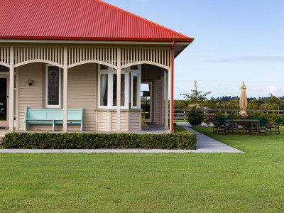 Take it outside: Simple tips and tricks for painting the exterior of your home