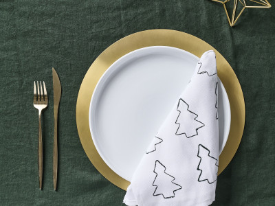 Host a mid-winter Christmas party with these budget-friendly ideas