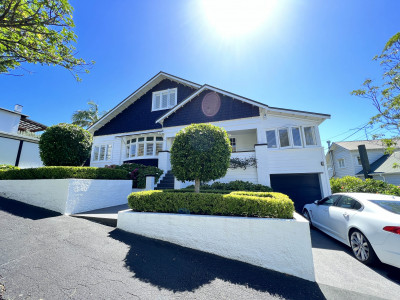 This Arts and Crafts style home masters the use of Resene whites and neutrals This Arts and Crafts style home masters the use of Resene whites and neutrals