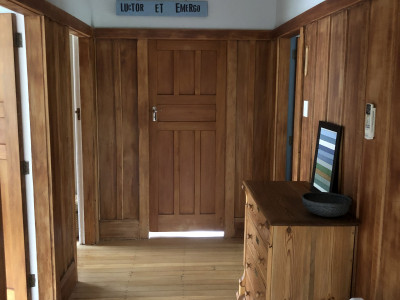 A California bungalow damaged in the Christchurch earthquakes, is now sitting pretty in Japandi-style soft neutrals  