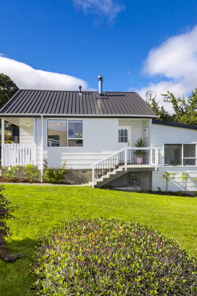 Cottage-like charm of former state house brought to life with Resene neutrals Cottage-like charm of former state house brought to life with Resene neutrals