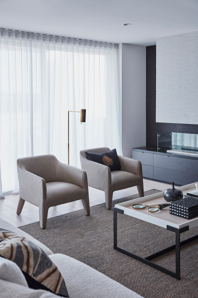 The secret to a sophisticated home? A little moody magic! 