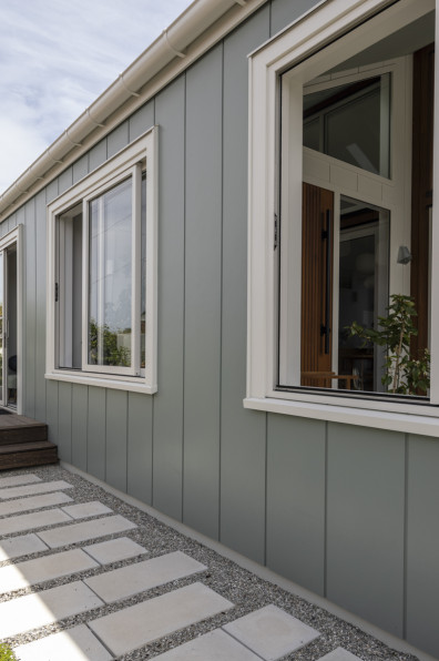 A sea breeze of colour: Where light, warmth and the coast meet at home A sea breeze of colour: Where light, warmth and the coast meet at home