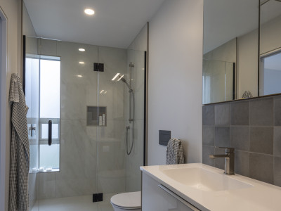 A sea breeze of colour: Where light, warmth and the coast meet at home 