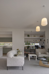 A sea breeze of colour: Where light, warmth and the coast meet at home 