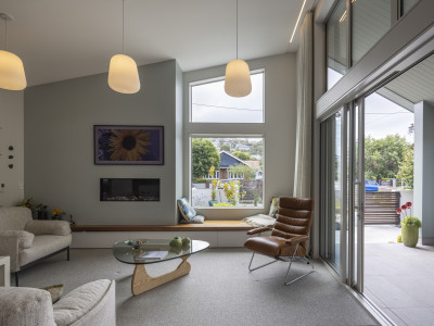 A sea breeze of colour: Where light, warmth and the coast meet at home A sea breeze of colour: Where light, warmth and the coast meet at home