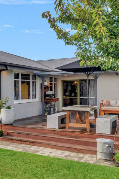 A home grounded in family history – and a colour surprise inside! 