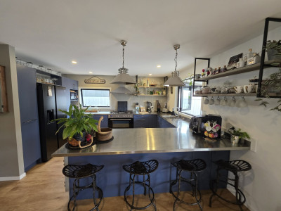 Inside a relaxed coastal home with a maximalist twist Inside a relaxed coastal home with a maximalist twist