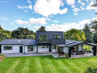 Modern elegance meets mid-century charm 