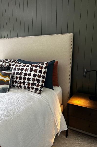 Modern elegance meets mid-century charm 
