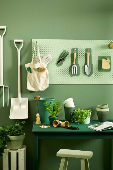 Eight Resene dark greens and how to use them