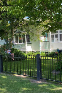 A country bungalow gets a second life with gorgeous greys and youthful blues and greens A country bungalow gets a second life with gorgeous greys and youthful blues and greens