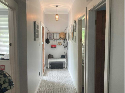 A country bungalow gets a second life with gorgeous greys and youthful blues and greens A country bungalow gets a second life with gorgeous greys and youthful blues and greens