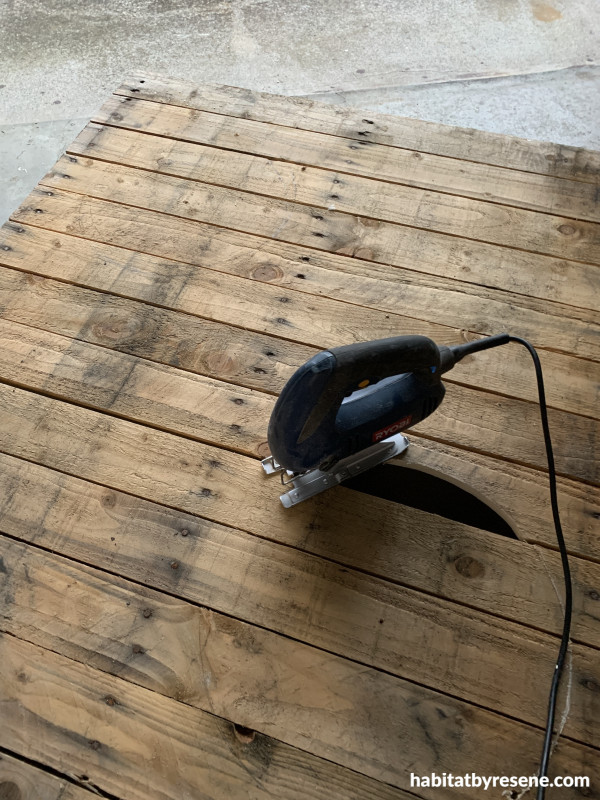 A pallet and a saw