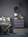 Bedroom in cocooning dark colours