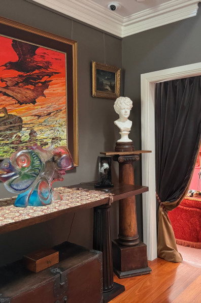 An artistic eye for colour: Setting the stage for an extraordinary home gallery An artistic eye for colour: Setting the stage for an extraordinary home gallery