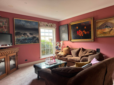 An artistic eye for colour: Setting the stage for an extraordinary home gallery An artistic eye for colour: Setting the stage for an extraordinary home gallery