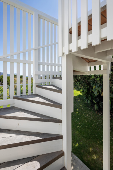 A beach house where colour connects the past and present