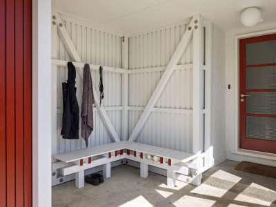 A beach house where colour connects the past and present A beach house where colour connects the past and present