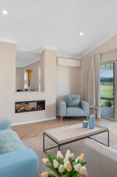 The warmth of flowing sands The warmth of flowing sands