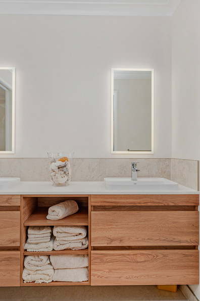 The warmth of flowing sands The warmth of flowing sands