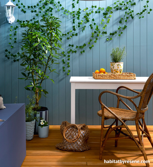 Outdoor patio, outdoor deck area