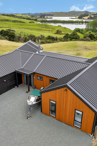 Charming colour, bold wallpaper and rolling hills in Kaiwaka Charming colour, bold wallpaper and rolling hills in Kaiwaka