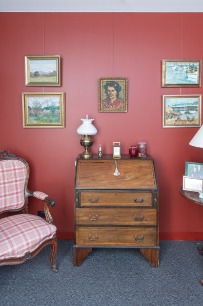 A home that balances boldness and light A home that balances boldness and light