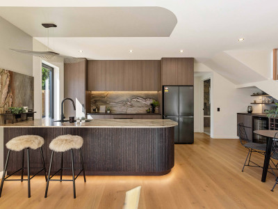 Calm, sculptural living in Wānaka Calm, sculptural living in Wānaka