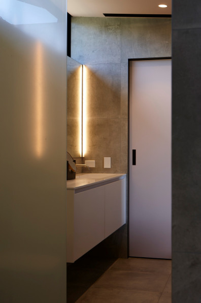 Bold beauty: A coastal home’s black and blush colour scheme Bold beauty: A coastal home’s black and blush colour scheme