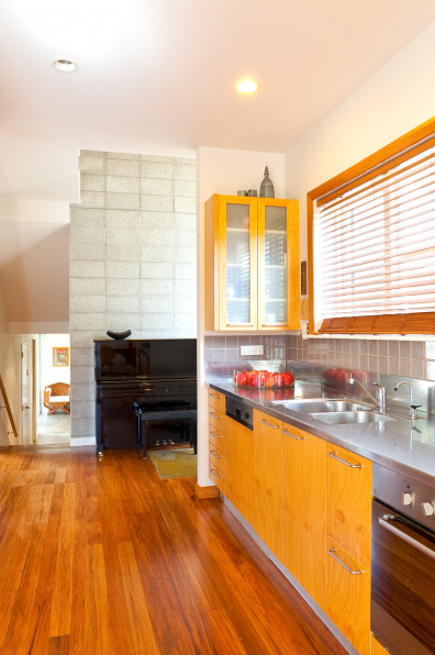 Keith and Esther's Sunny Beachside Home - in the City Keith and Esther's Sunny Beachside Home - in the City