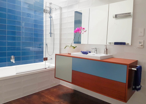 blue bathroom, blue, modern, beach house, mid century, apartment, bathroom