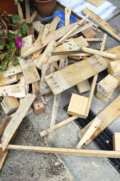 how to make a distressed timber wall, diy