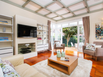 Steve's sad to stunning bungalow makeover Steve's sad to stunning bungalow makeover