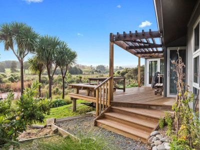 Sustainable home lets the colours flow