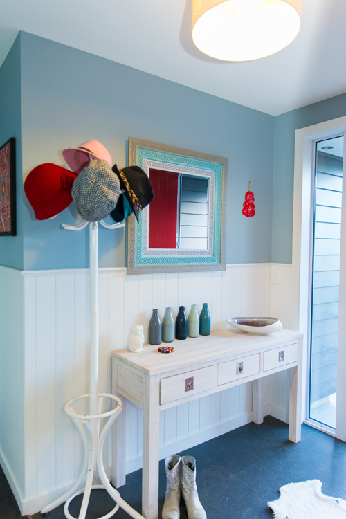 entrance hall, entranceway, blue paint, white paint, interior,