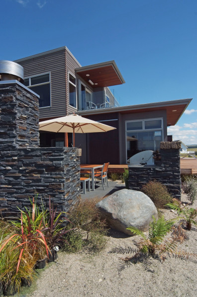 A Luxurious Lakeside Retreat