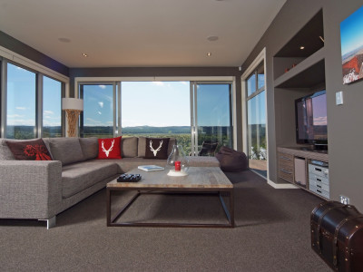 A Luxurious Lakeside Retreat