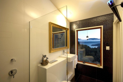 black and white bathroom, bathroom feature wall, white bathroom, black bathroom