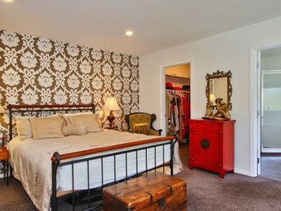 Mike and Yuan's Dramatically Decorated International-Style Home Mike and Yuan's Dramatically Decorated International-Style Home