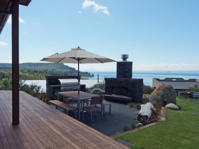 A Luxurious Lakeside Retreat